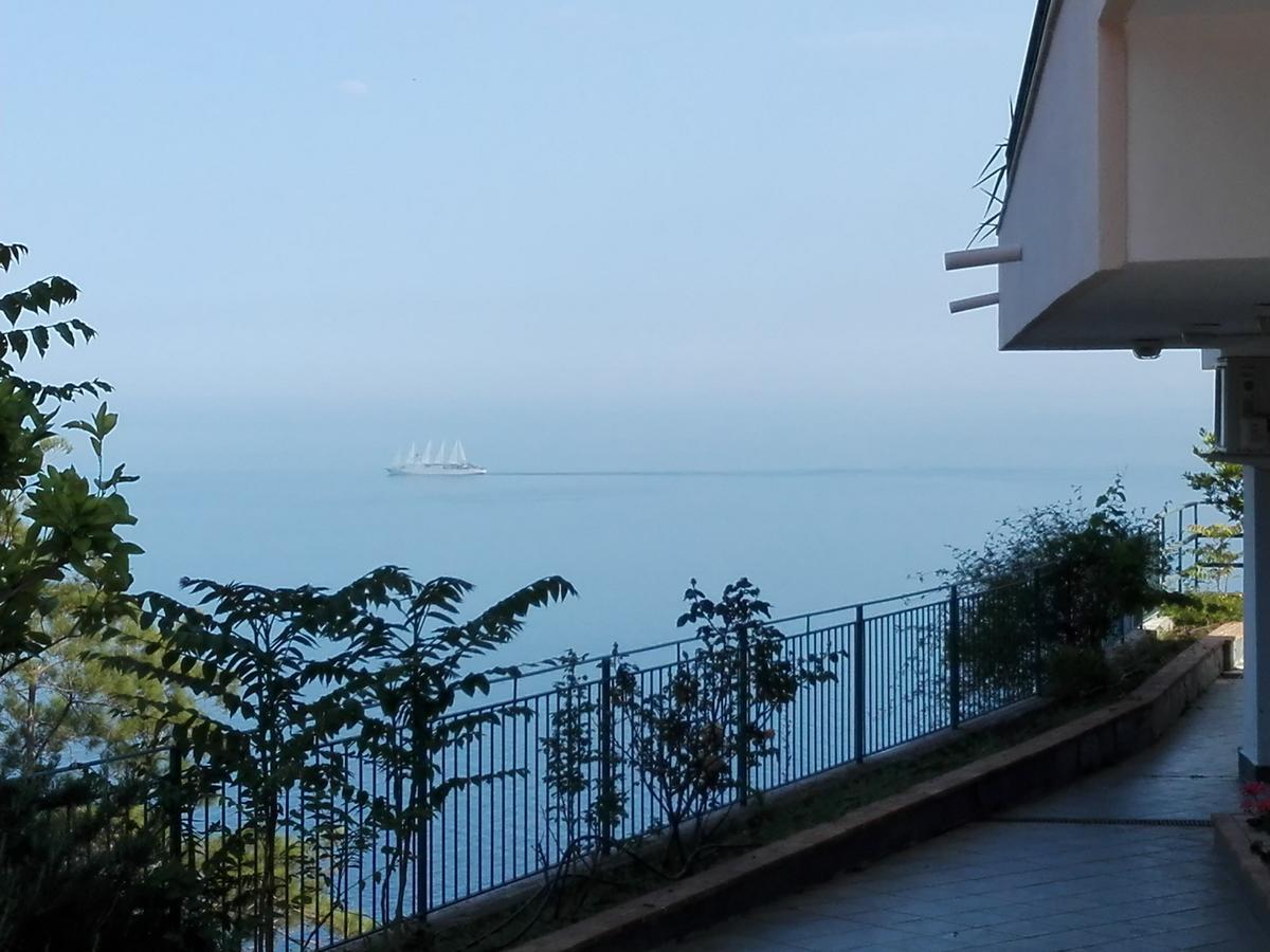 La Nave Sul Mare Di Taormina Acomodação com café da manhã Letoianni Exterior foto