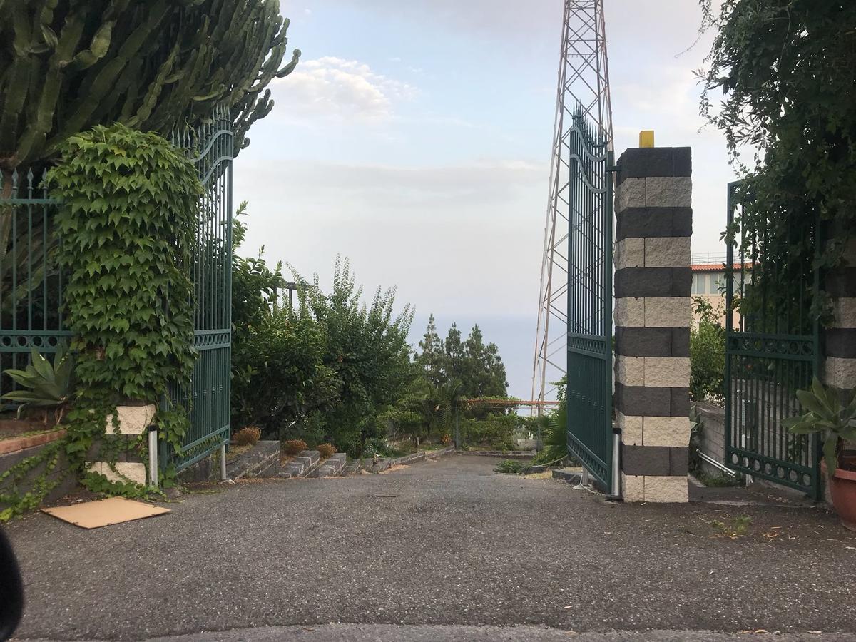 La Nave Sul Mare Di Taormina Acomodação com café da manhã Letoianni Exterior foto