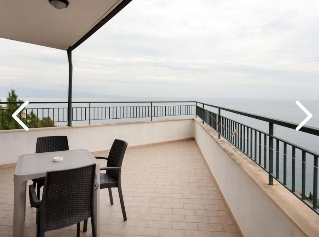 La Nave Sul Mare Di Taormina Acomodação com café da manhã Letoianni Exterior foto