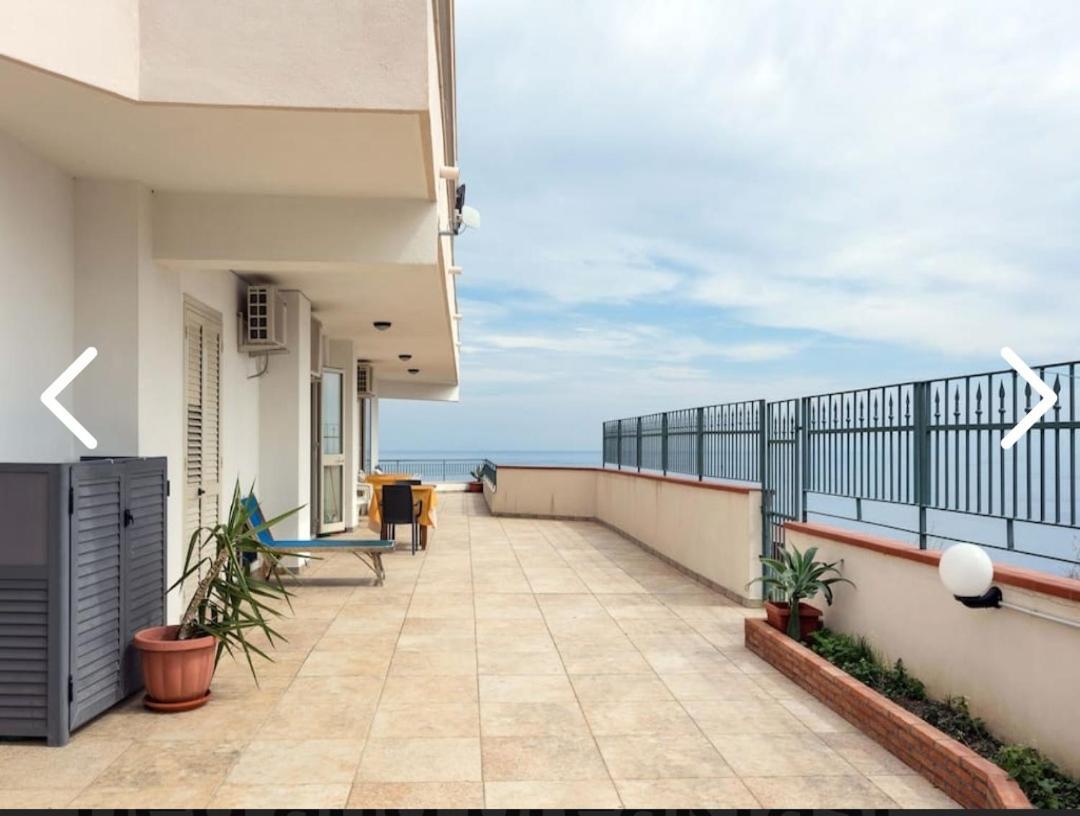 La Nave Sul Mare Di Taormina Acomodação com café da manhã Letoianni Exterior foto